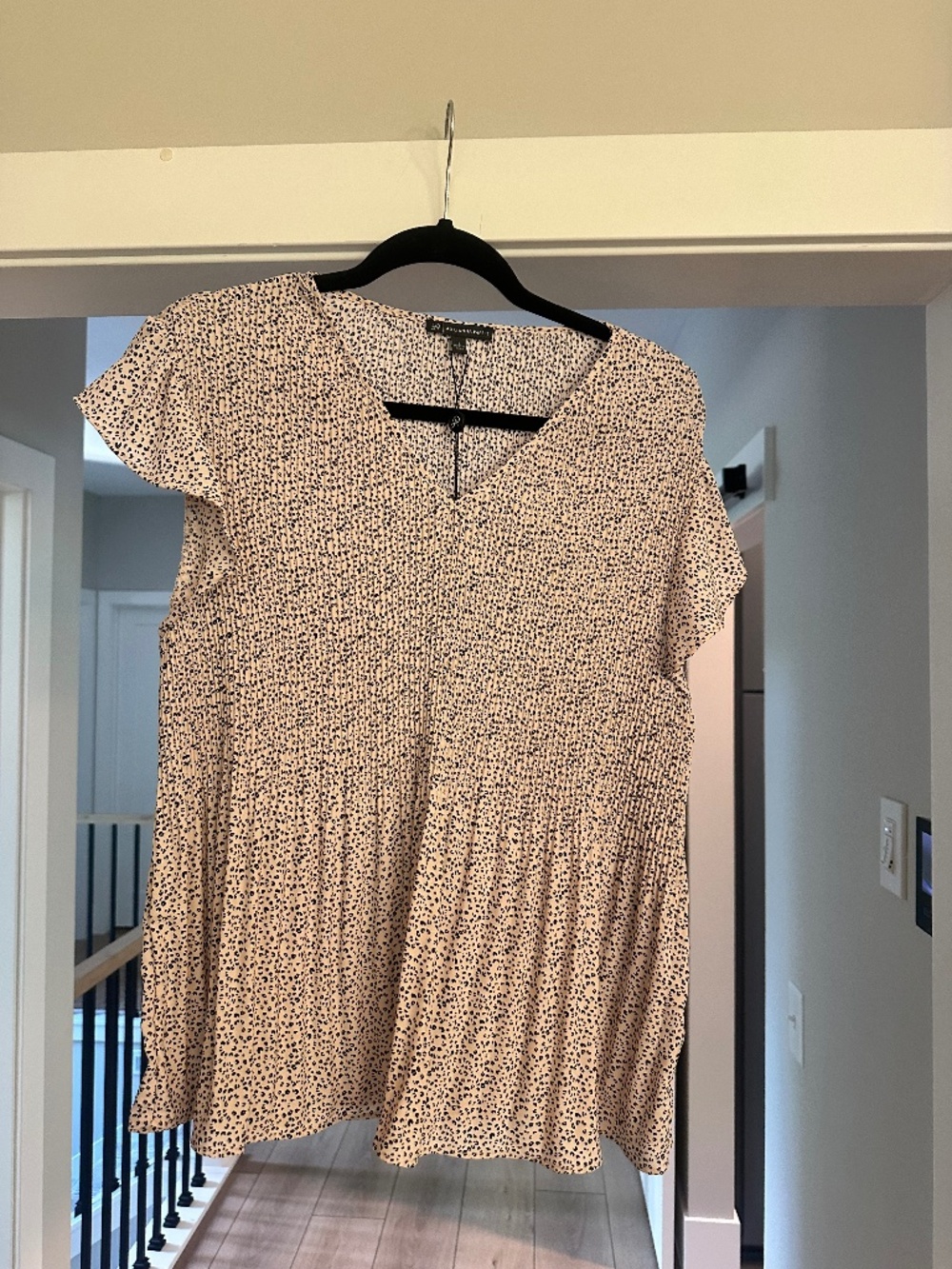 Adrianna Papell V Neck Pink/Black with Flutter Sleeve and Pleated Peplum XL